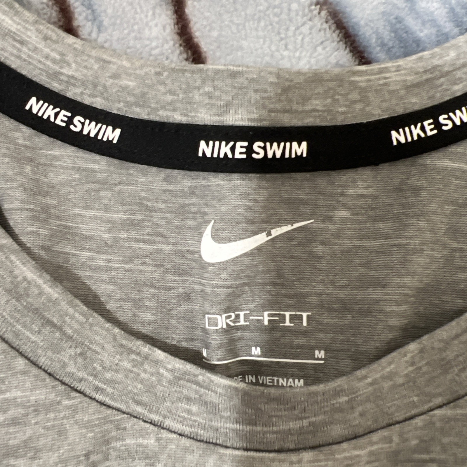 Nike Swim Rash Guard Men’s Medium Heather Gray Dri-FIT UPF 40+ Long Sleeve Top gallery
