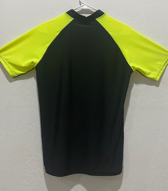 Men's Compression Swim Surf Shirt Size M Huge Sports Short Sleeve Mock Neck NEW gallery