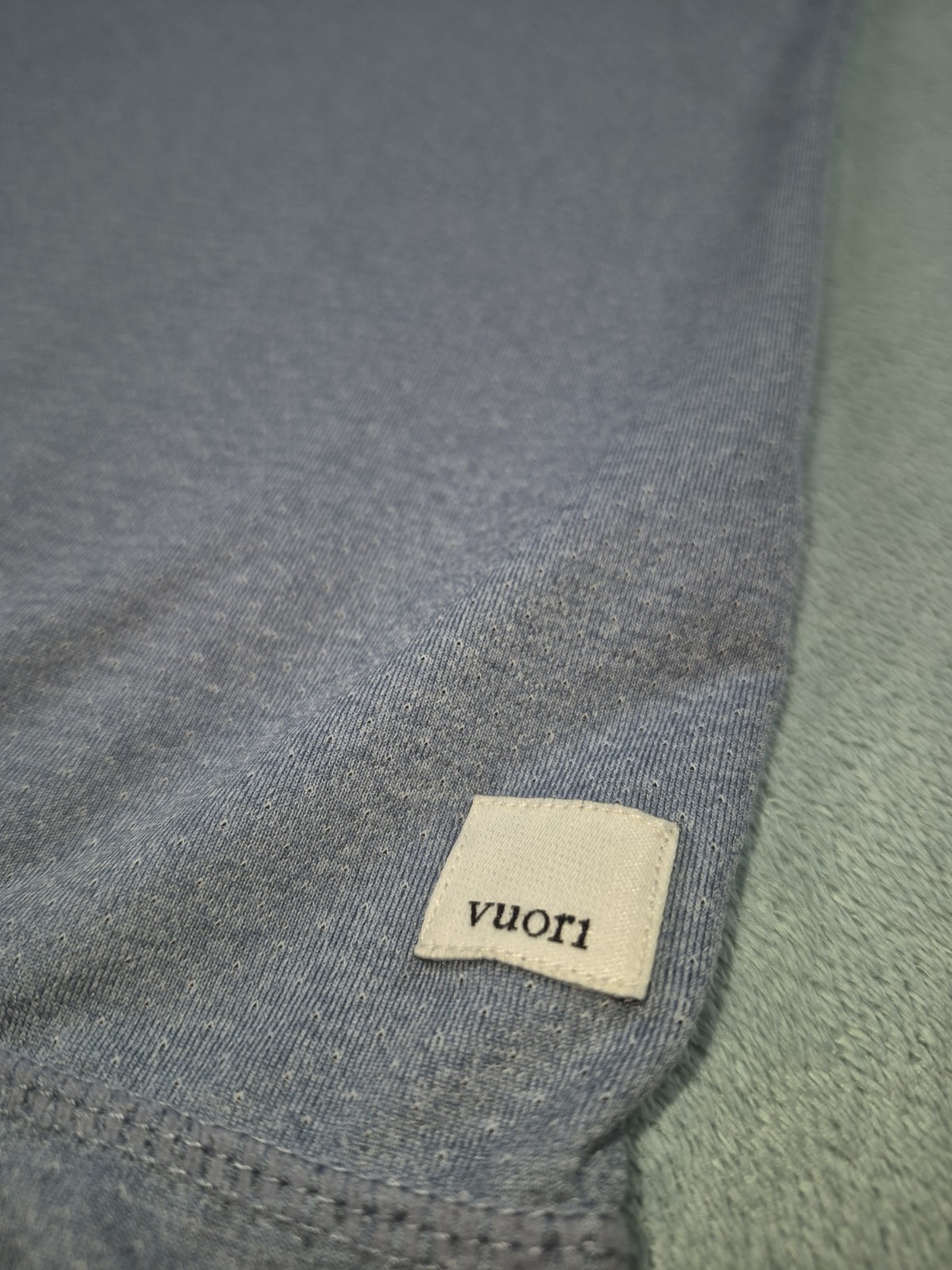 Vuori Tradewind Performance Pocket Tee Shirt Mens XL Grey Athleisure Gym Wear gallery