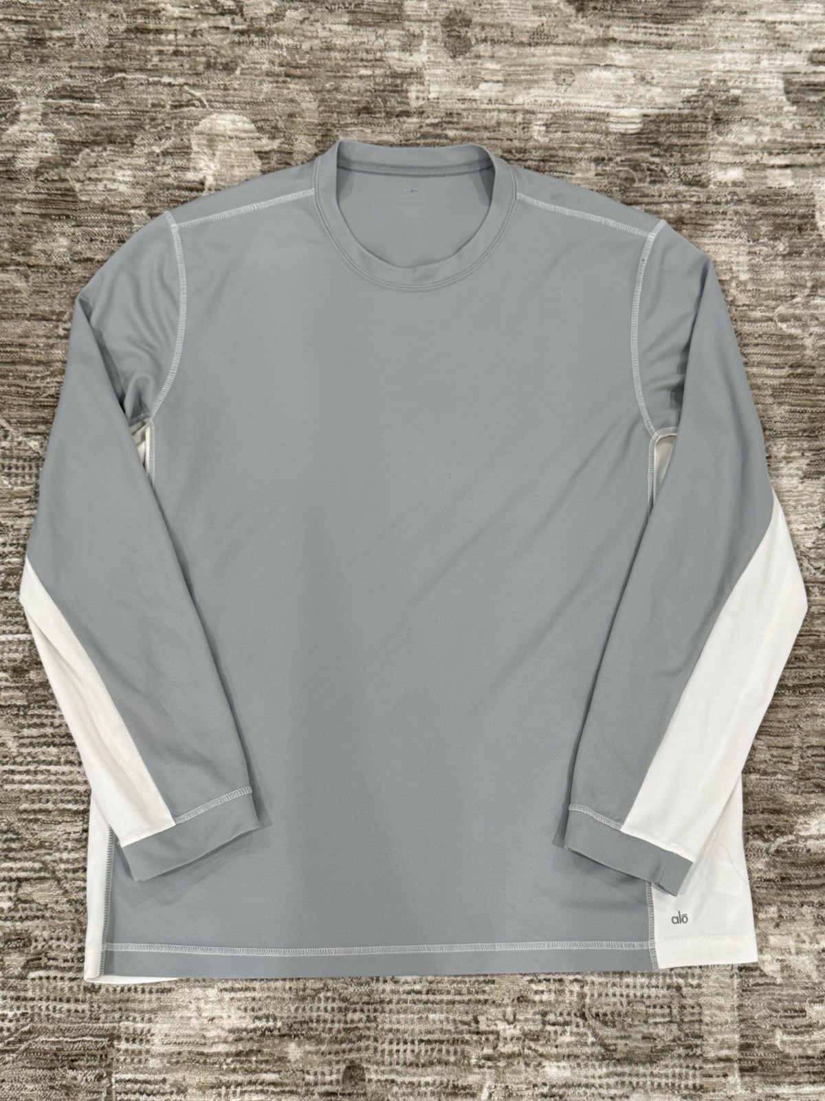 Alo Yoga Mens Cool Fit Long Sleeve Performance Shirt Size Large White Gray gallery