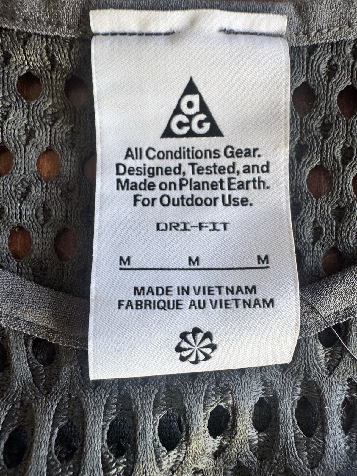 Size Medium - Nike ACG Radical AirFlow Short Sleeve Trail Running Top gallery