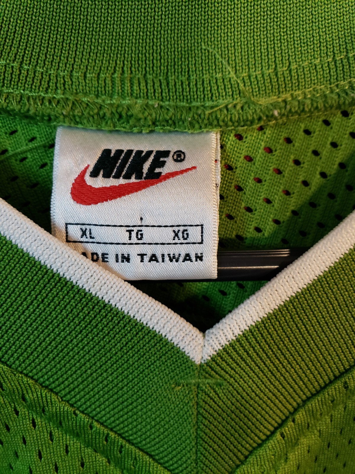Nike Mens XL Dri Fit V Neck Shirt green RN# 56323 100% Polyester *rare* (gb2) gallery