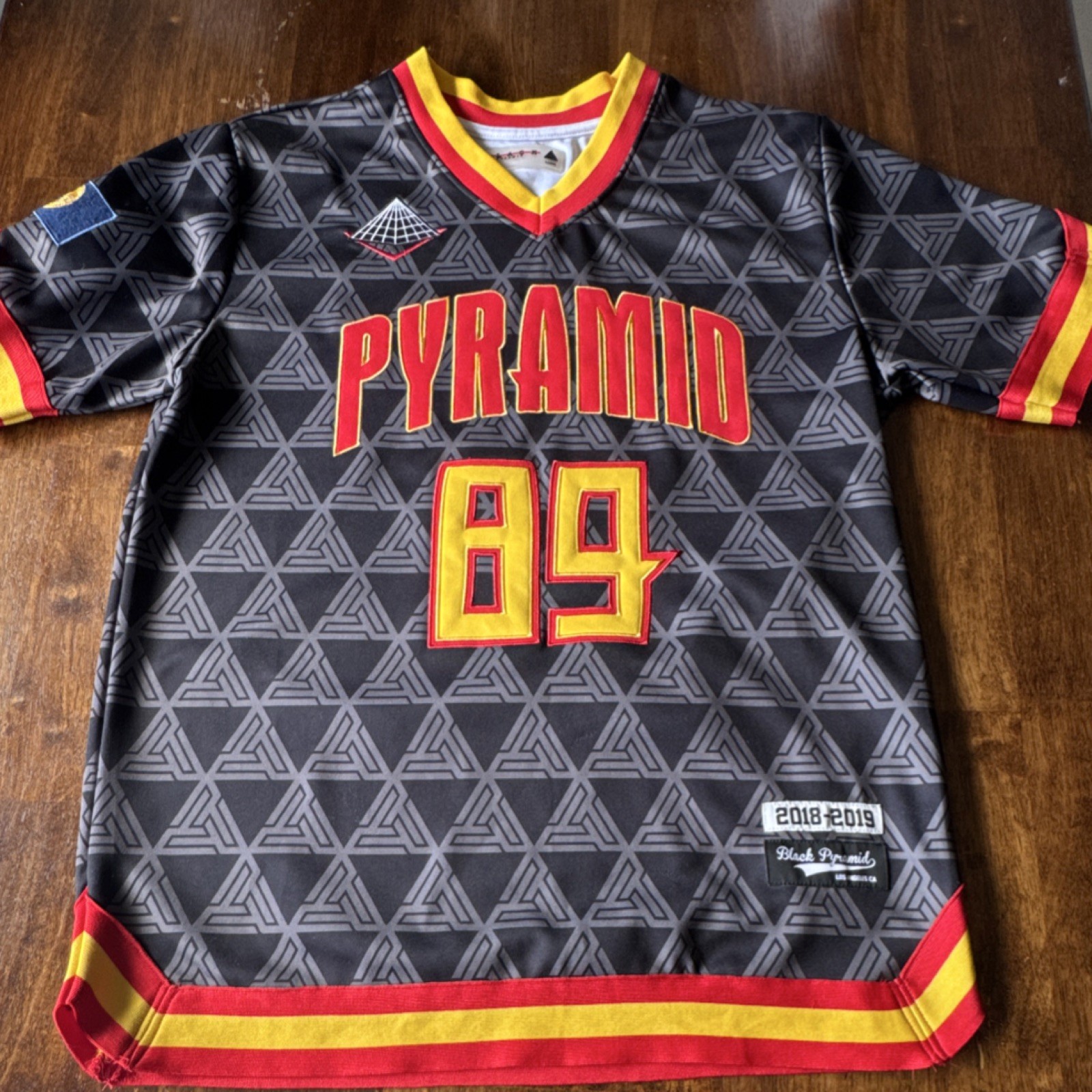 Black Pyramid 2018-2019 Logo Jersey Black Red Yellow Gray Men's Large V-Neck gallery