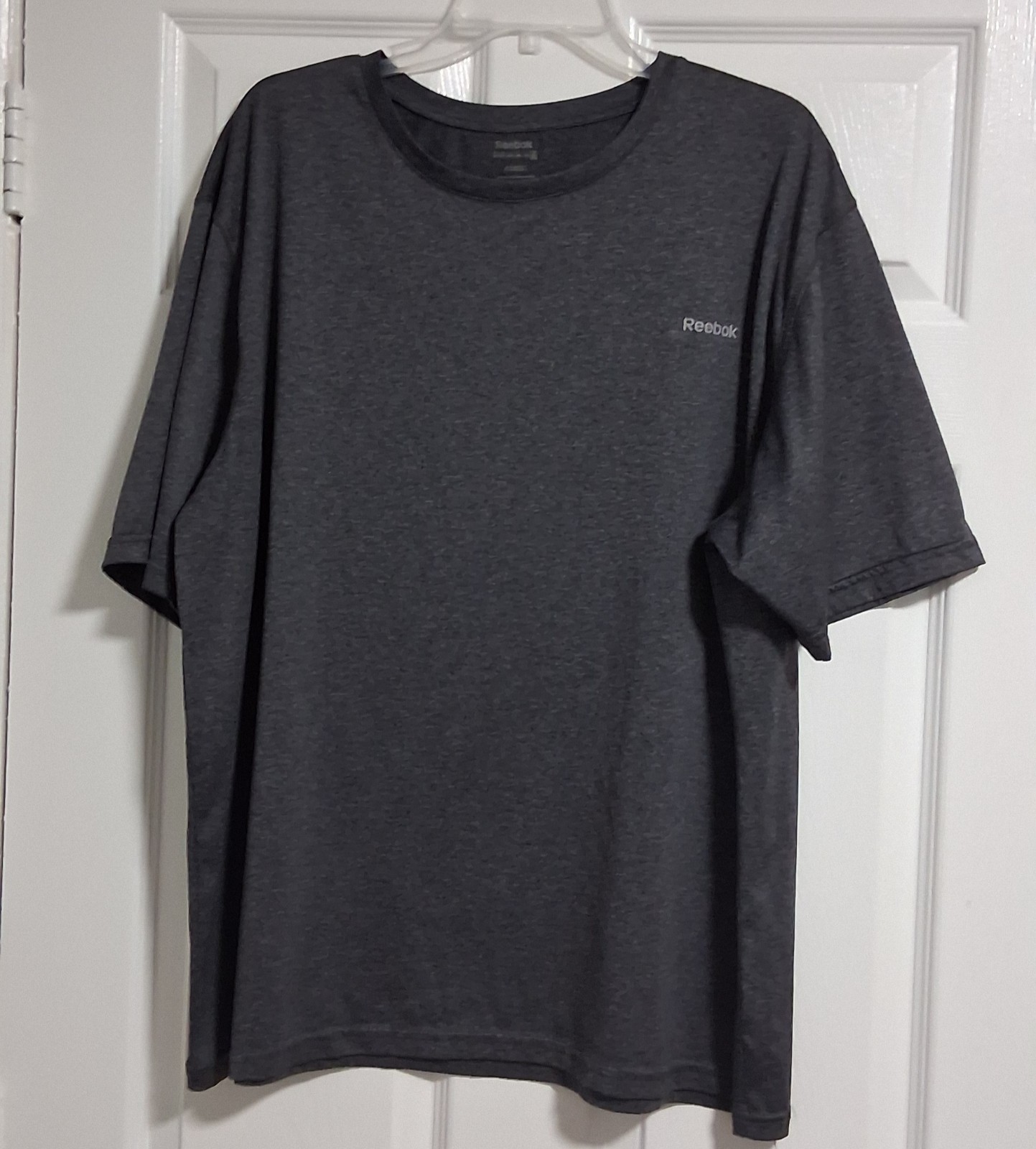Mens Reebok Athletic Shirt Size 2XL Short Sleeve Gray Crew Neck Polyester Blend gallery