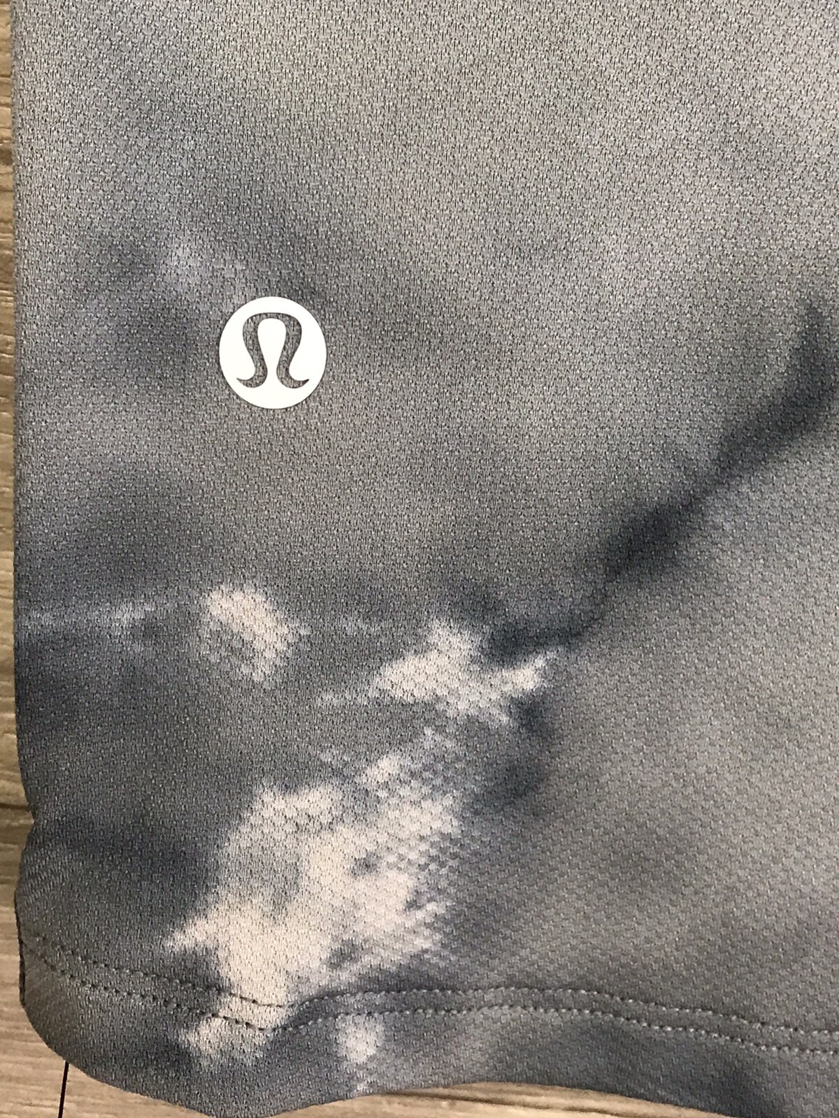 Lululemon Relaxed Mesh Pocket Short Sleeve Size M Diamond Dye White Black 00062 gallery