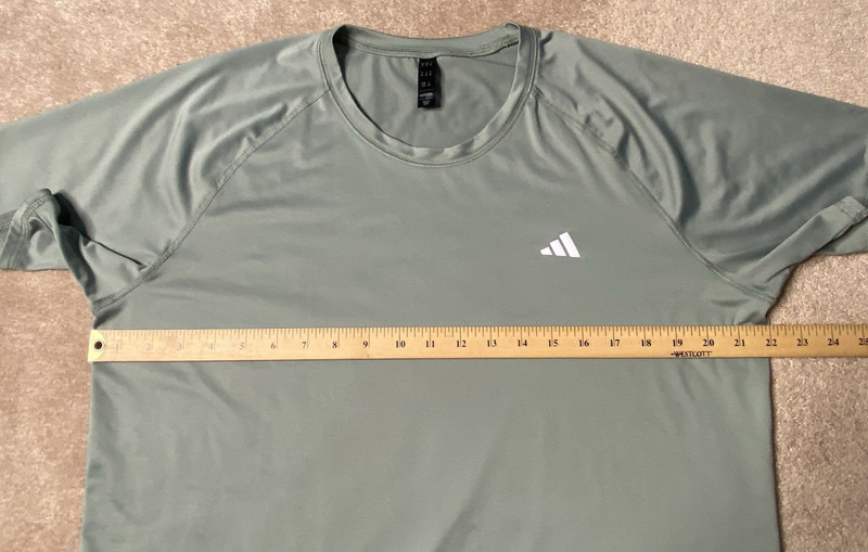 Adidas Men’s Performance Crew Neck T-Shirt Sage Green EUC Size XL gallery