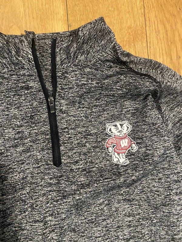 UNDER ARMOUR University Of Wisconsin Badgers Long Sleeve Shirt Size XL Oreo gallery