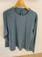 Vuori Strato Tech Mens Tee Shirt Size XL Blue heather Soft Long Sleeve V178