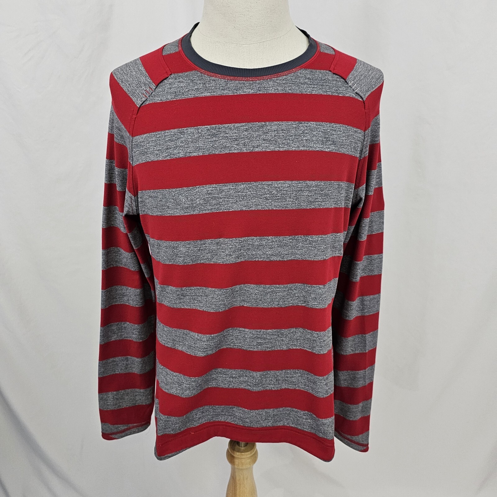 Lululemon Men's Pacific Run Shirt Red Gray Wide Striped Running Tee 5858 Medium gallery