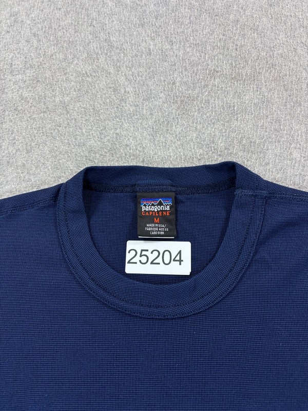 Patagonia CapileneAthletic Fit Base Layer Top (Men's Medium) Blue gallery