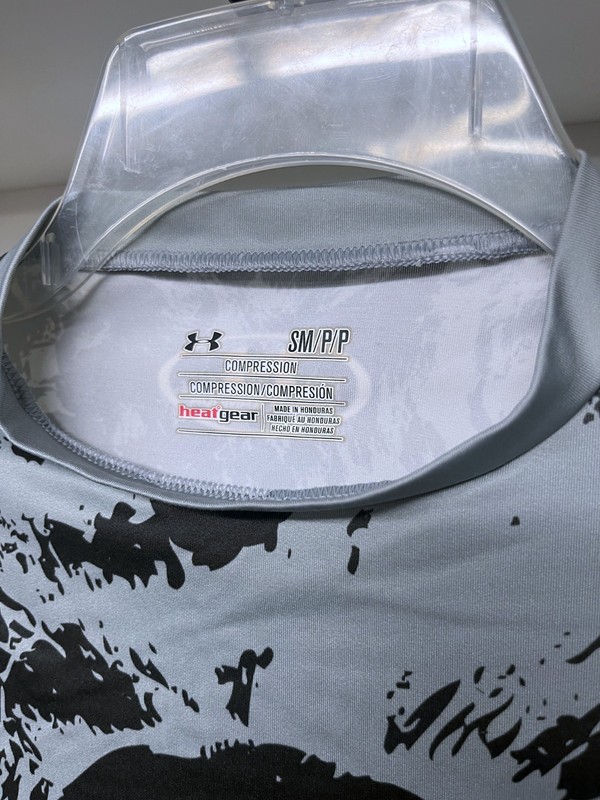 Under Armour Grizzly Bear Heat Gear Compression Shirt, SMALL - Alter Ego! gallery