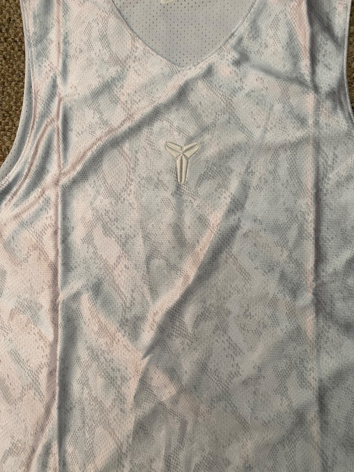 Nike Kobe Basketball Jersey Standard Issue Reversible Dri-FIT FZ0934-100 Large gallery