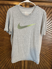 Nike Dri-FIT Men’s Moisture Wicking Crew Neck Short Sleeve Gray Shirt Size M