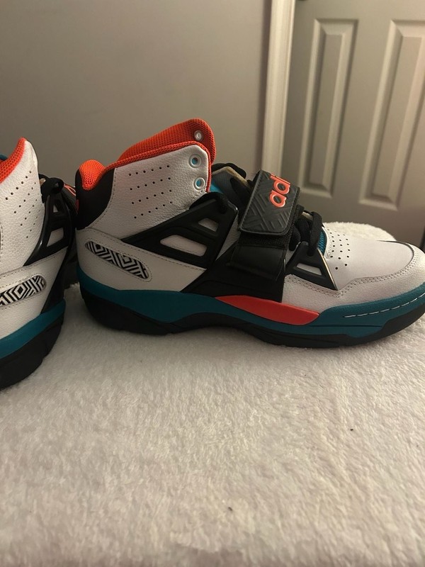 Adidas Mutombo 5 Basketball Shoes Size 9 gallery