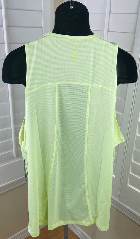 Under Armour Fitted CoolSwitch Run Singlet/Tank 1371130 911, Men’s 2XL - NWT $40 gallery
