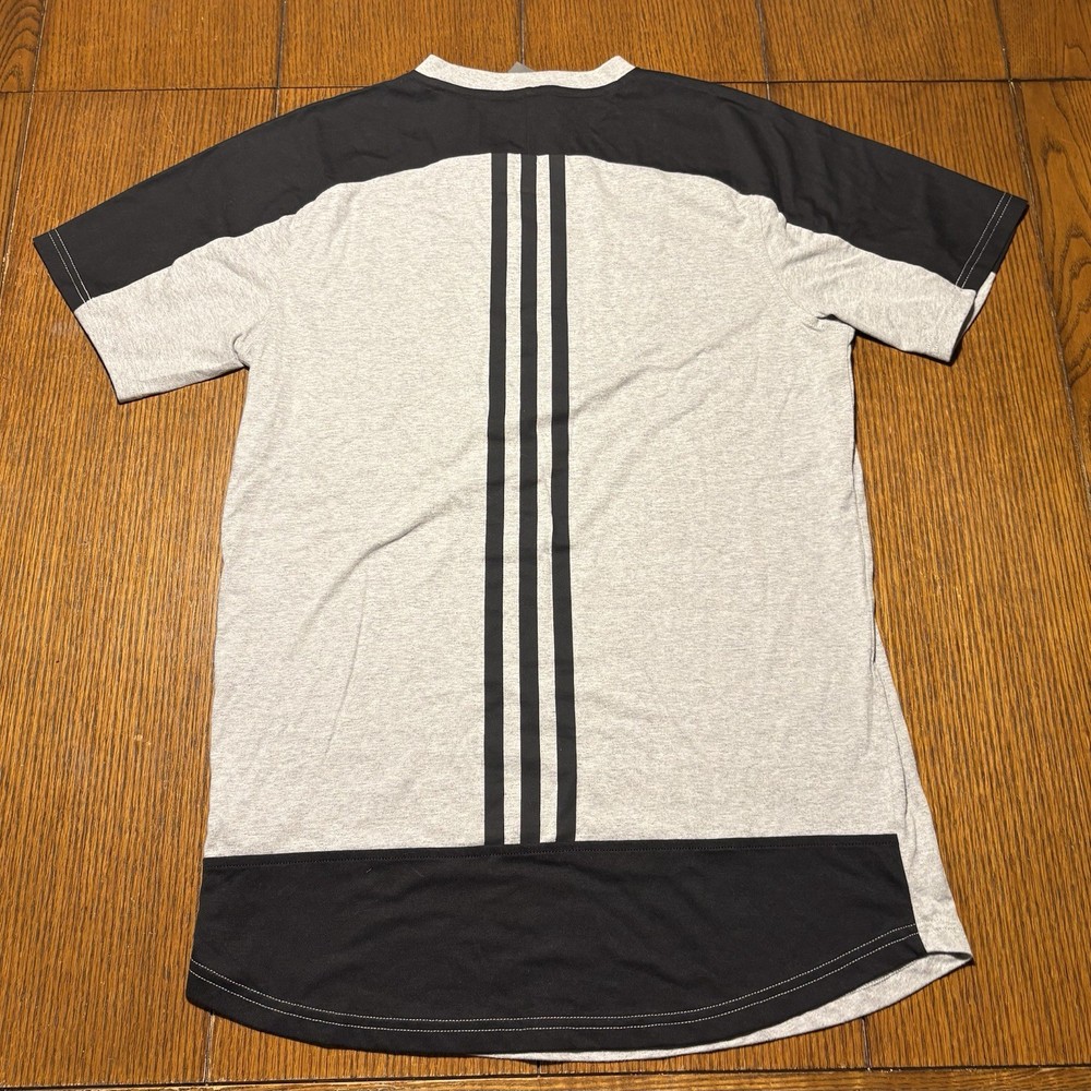 adidas Men's Elevated Grey / Black Tee (CV3246) Men’s Size Medium New With Tags