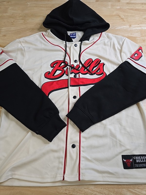 Ultra Game Chicago Bulls Baseball Jersey Size Large Long Sleeve Hoodie gallery