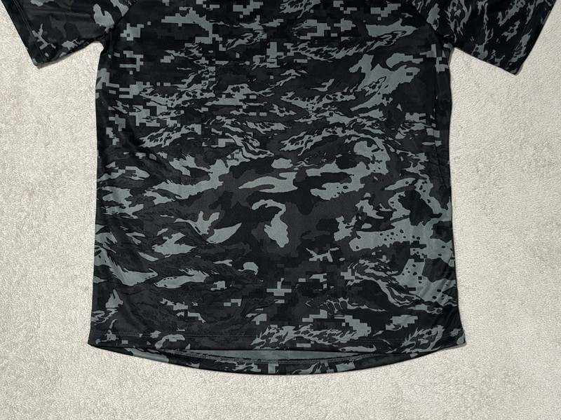 Under Armour Tech ABC Camo Loose Fit T-Shirt UA Black Men's Size M 1361698-012 gallery