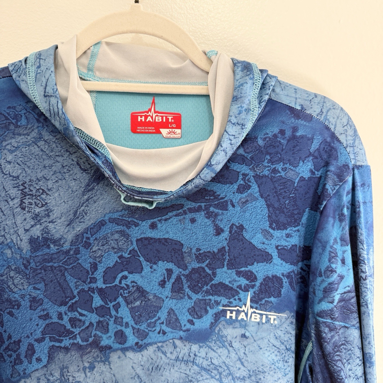 Habit Realtree Wave Solar Factor Hooded Shirt Men L Blue Camo UPF VGUC gallery