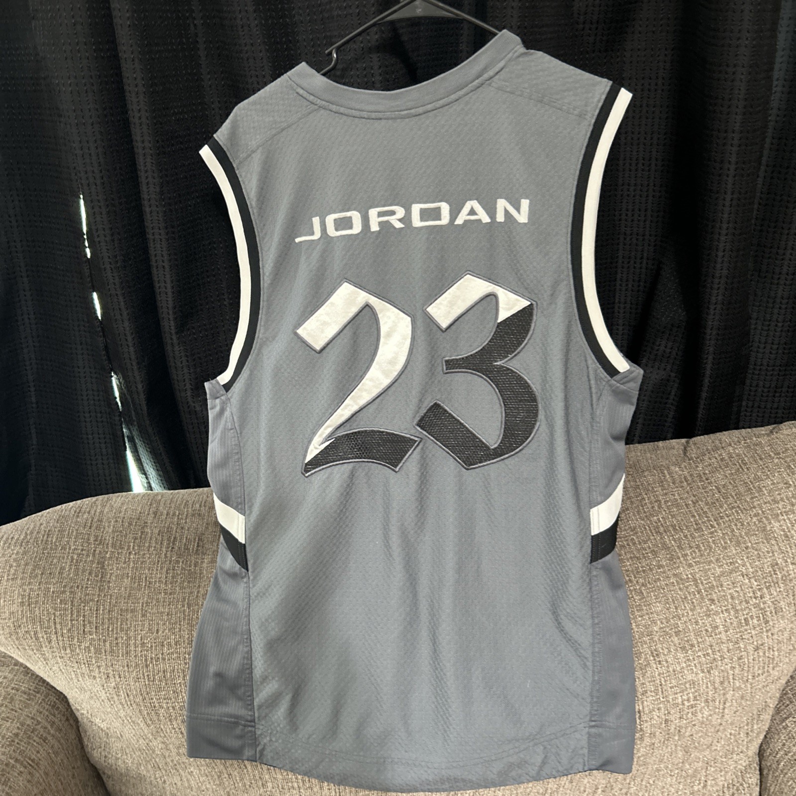 Jordan Jersey 23 Men's Size M Gray White Black Old English Letter Logo Vintage gallery
