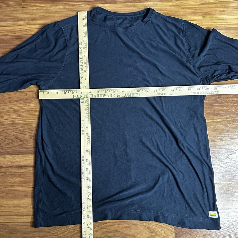 Vuori Strato Tech Performance Tee Men’s Medium Midnight Heather Navy Long Sleeve gallery