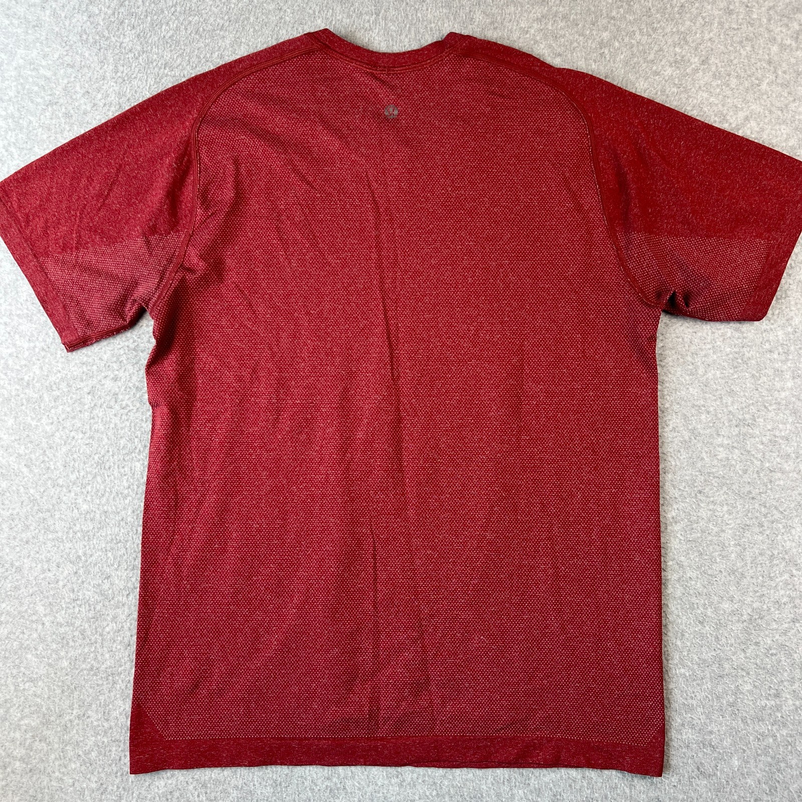 Lululemon Metal Vent Tech Performance Stretch Shirt Medium Mens Red Active gallery