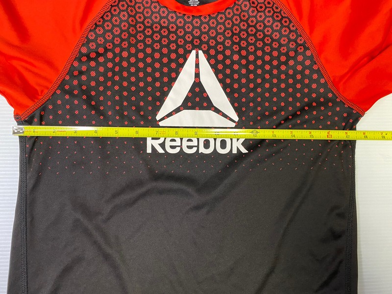 Reebok Men's Large Black and Red Athletic T-Shirt EUC gallery