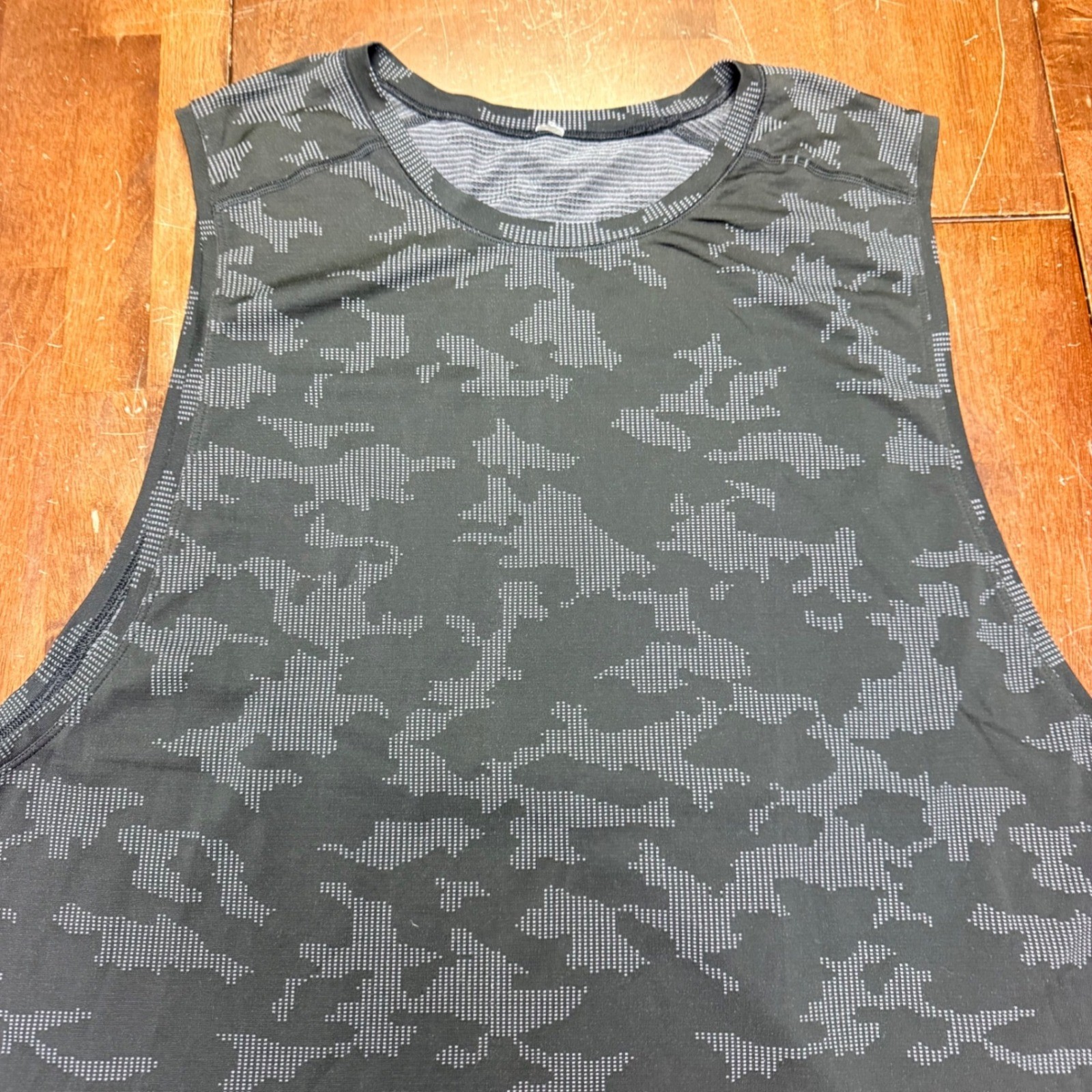Lululemon Camo Metal Vent Tech Sleeveless Mens XXL Gray camouflage Muscle Tank gallery