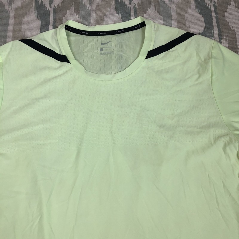 Nike Dri-FIT Tech Pack Men's Training T-Shirt Top Barely Volt Size L AJ7963-701 gallery