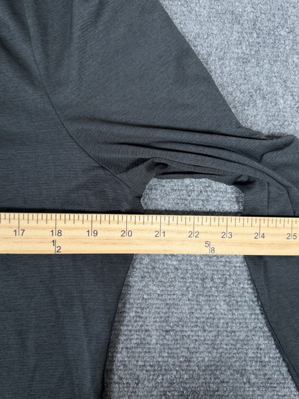 On Cloud Running Performance Long Sleeve Shirt Men’s Medium Gray Athletic Top gallery