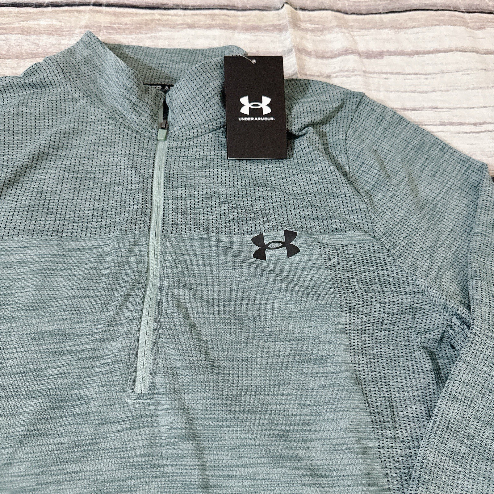 Under Armour Men Size M Seamless 1/2 Zip Pullover Lightweight Gray 1359875 781 gallery