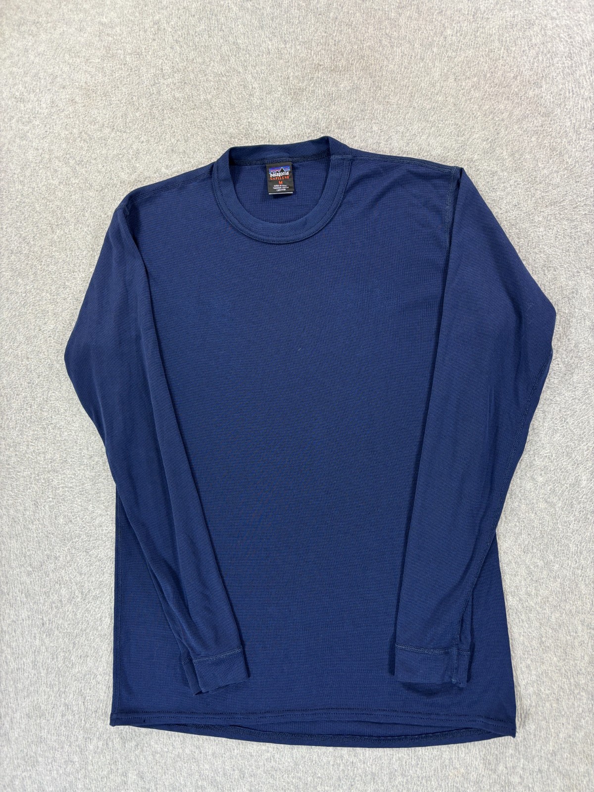 Patagonia CapileneAthletic Fit Base Layer Top (Men's Medium) Blue gallery