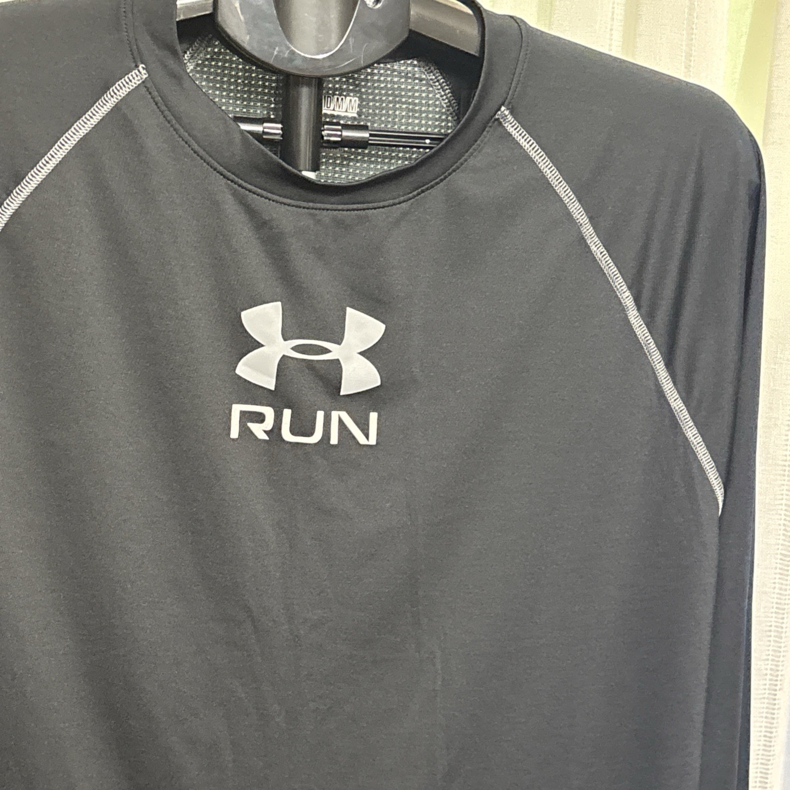 Men's Under Armour Black LS Heatgear Relaxed Fit Size Med Sweatshirt Navy Blue gallery