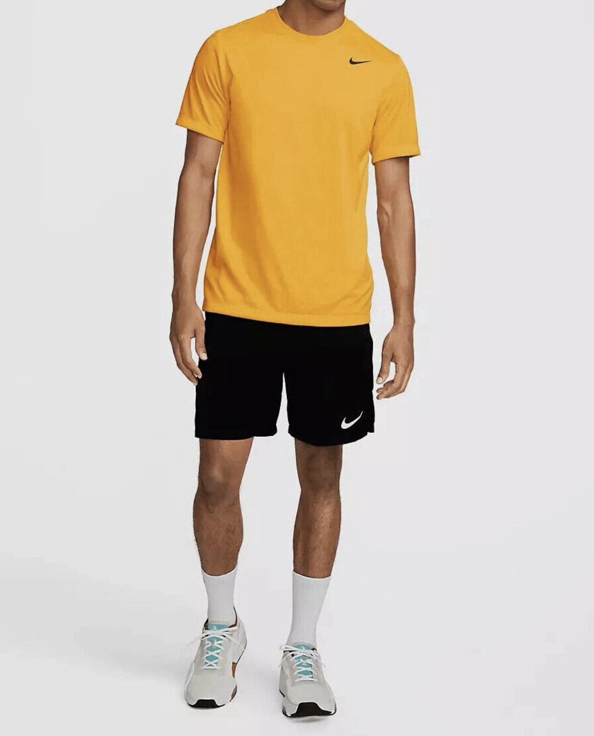 Nike Men’s University Gold Dri-FIT Legend Fitness T-shirt (DX0989-739) Size S gallery