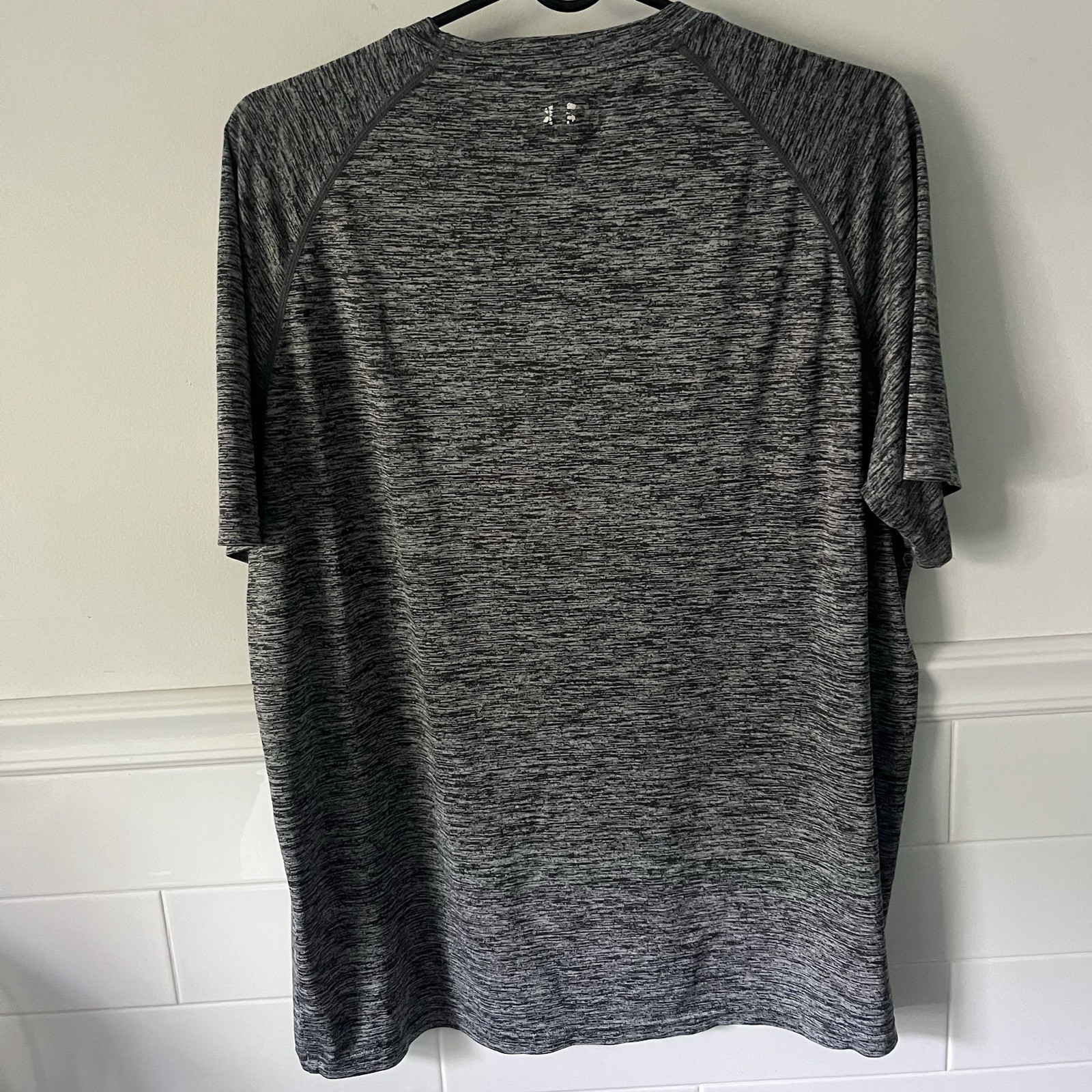 Under Armour Gray Heathered Athletic T-shirt gallery