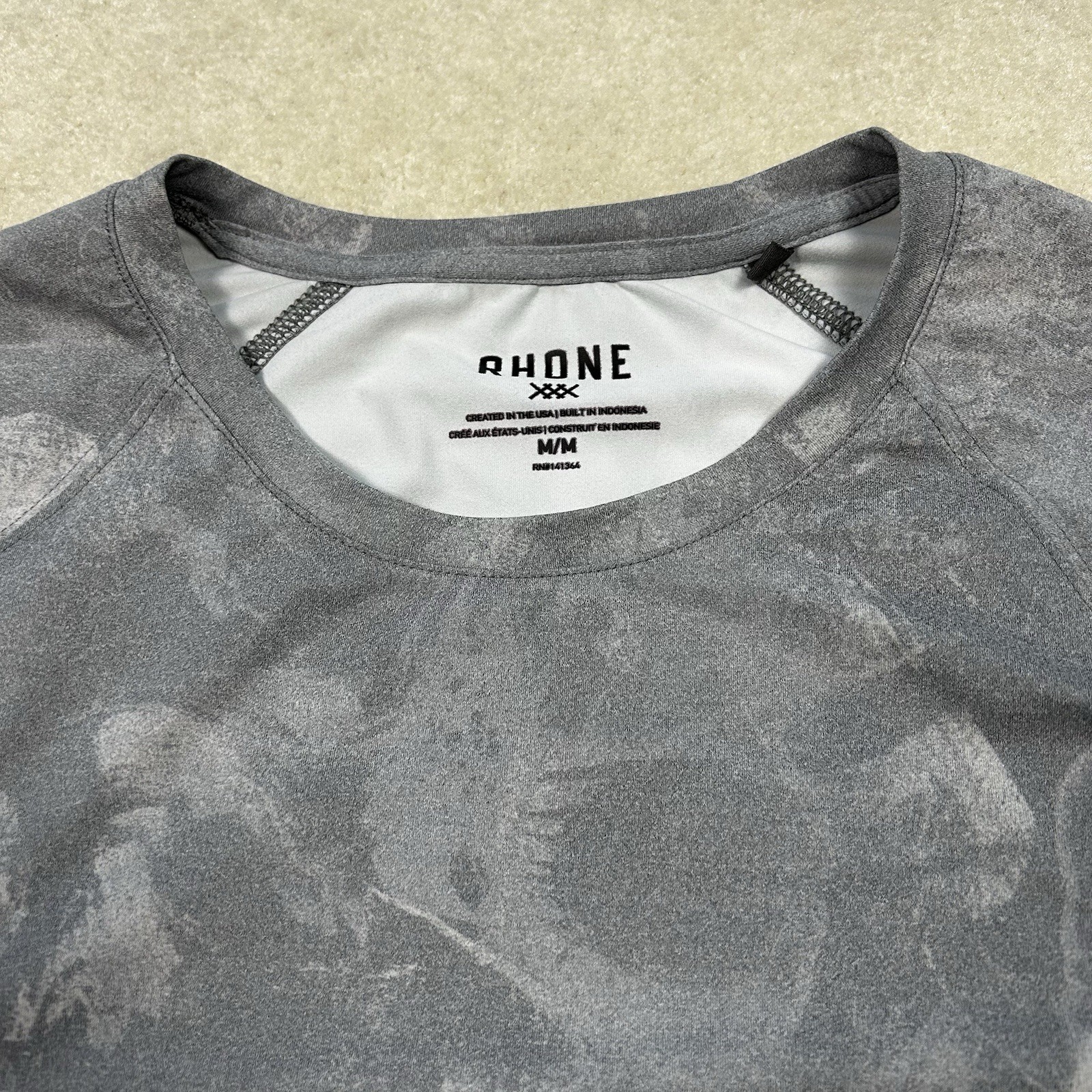 Rhone Reign Shirt Men’s Medium Performance Gray Camo Shortsleeve Training Tech gallery