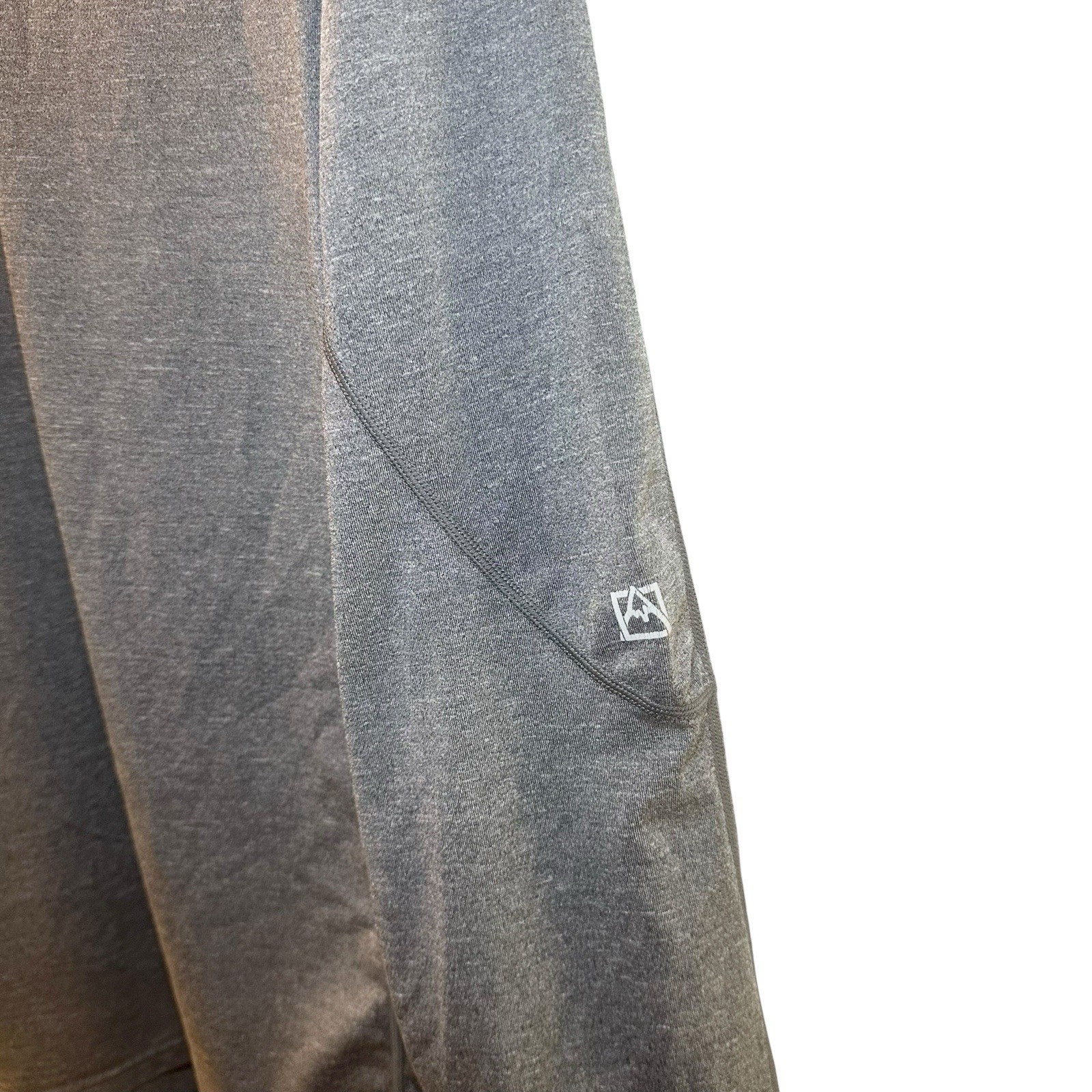 Avalanche Outdoor Apparel Performance Base Layer Shirt Men's *Medium* Gray gallery