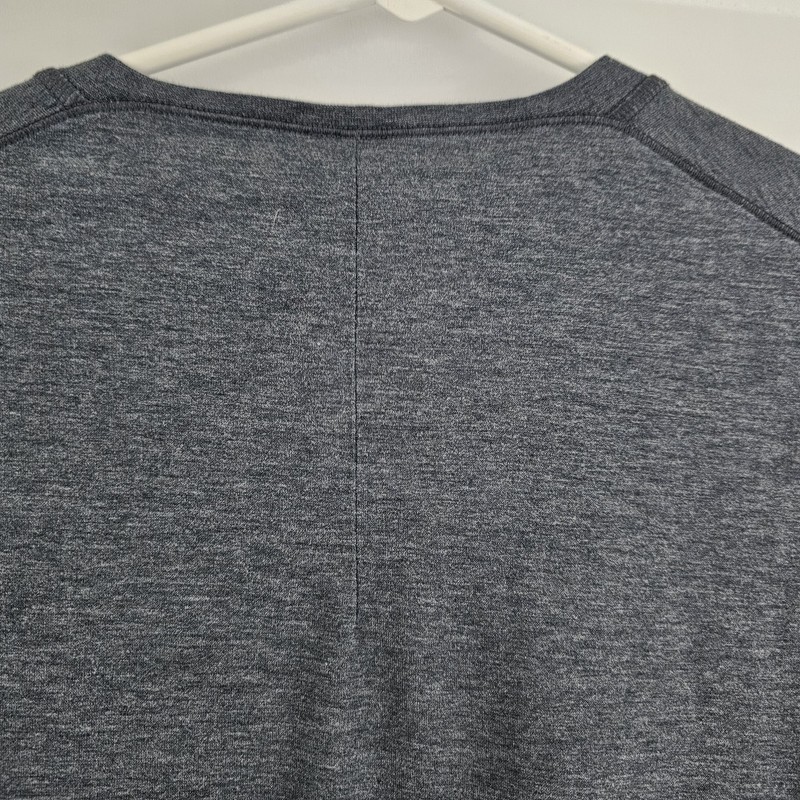 Lululemon Activewear Henley Tee Men's Dark Gray Stretch T-Shirt Medium gallery