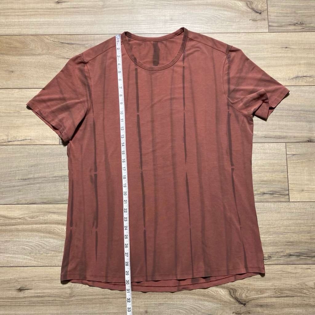Lululemon Mens 5 Year Basic Tee In Vertical Spray Tie Dye Brown gallery