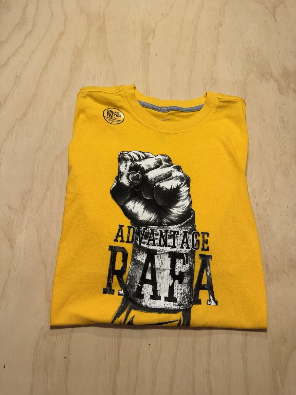NIKE Men`s Rafa Nadal Tennis Tee "Advantage Rafa" 555373-739 Size Large Yellow gallery