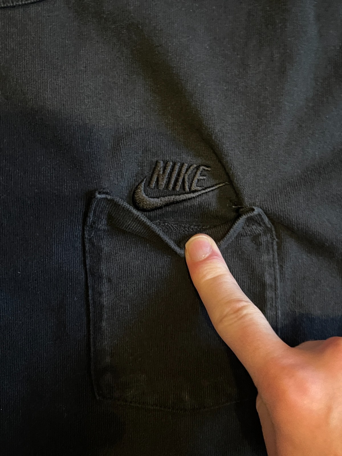Nike Sportswear Premium Essentials Long-Sleeve Shirt Size Small Pocket All Black gallery