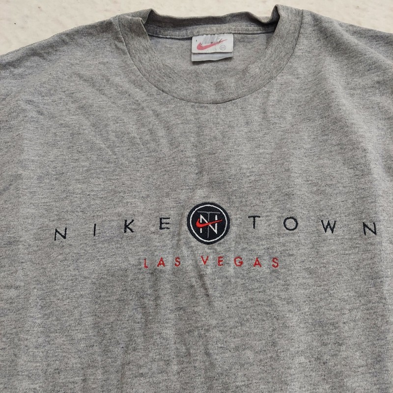 Vintage Nike Town Las Vegas T-Shirt Mens Size Medium Gray Embroidered Y2K gallery