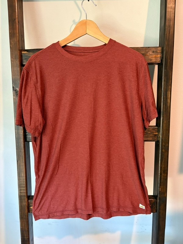Vuori Strato Tech Tee Men's Medium Redwood Heather Short Sleeve Performance gallery