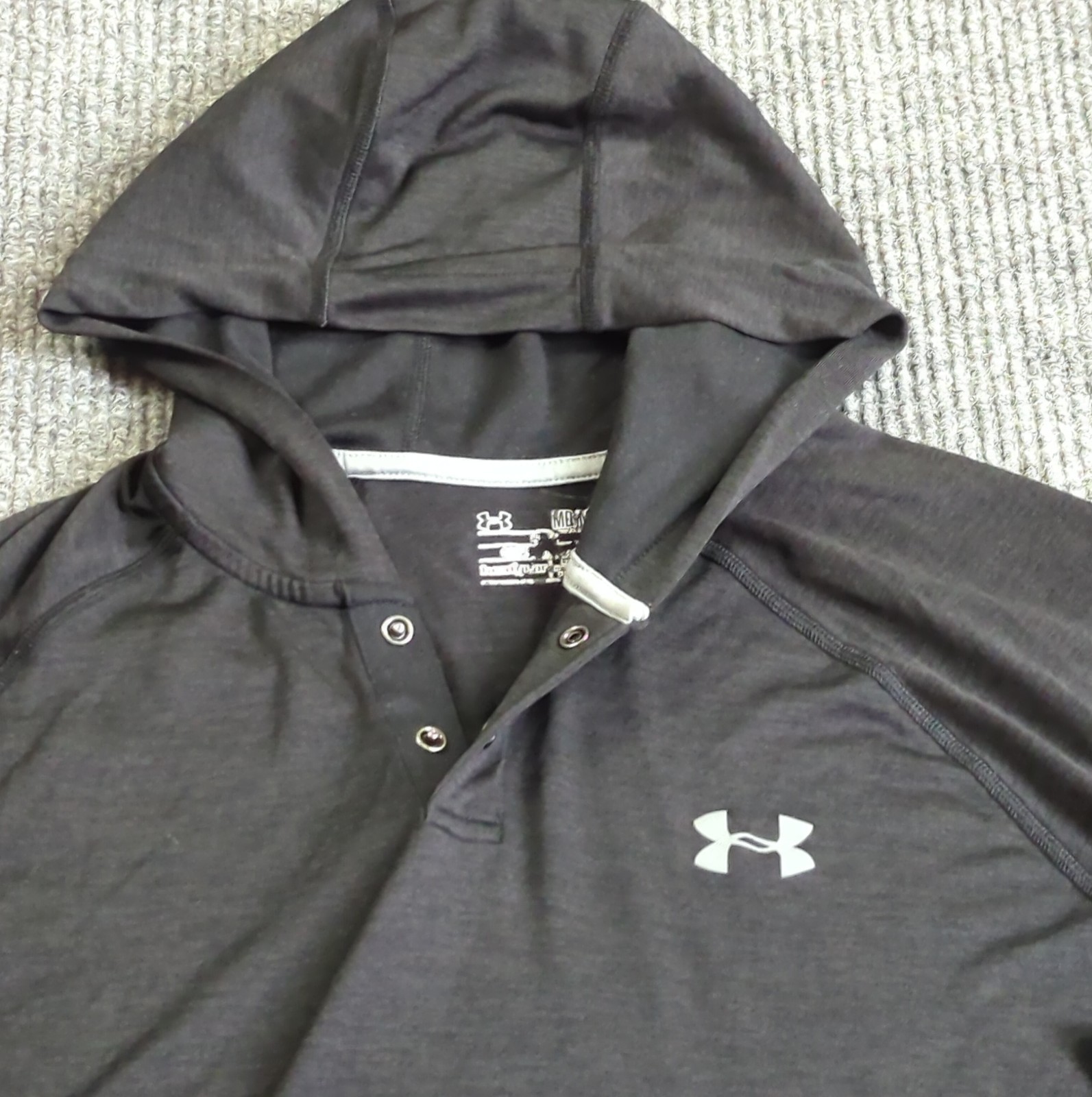 Under Armour Pullover Men Medium Gray Henley Long Sleeve Loose Hood Heat Gear gallery