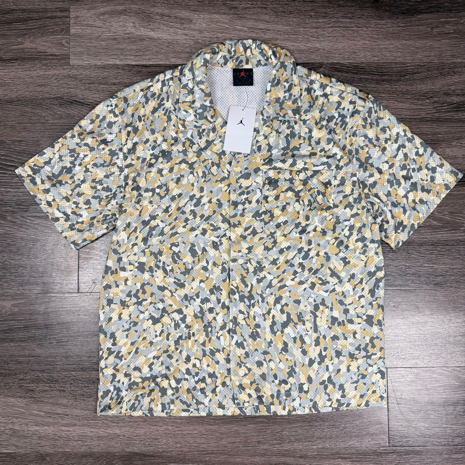 Nike Jordan Men's Medium Poolside Button Down Shirt FN4641-133 NEW $70 gallery