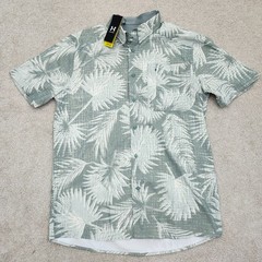 Under Armour Men Medium UA Drift Tide Short Sleeve Shirt Palm Green 1376577 348