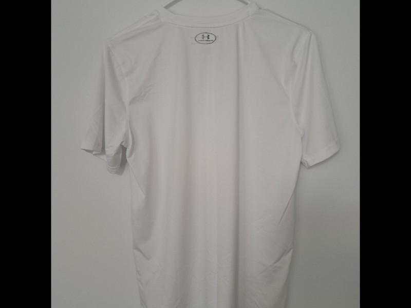 Heatgear Under Armour Boys size YXL White loose tee shirt gallery