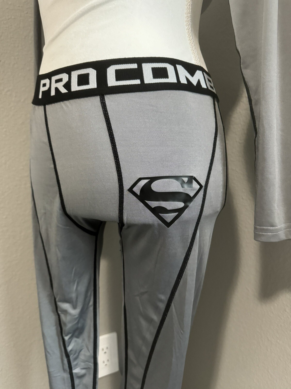 Superman Pro Combat Mens M Gray Hypercool Fitted Dri Fit Compression Set gallery
