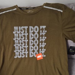 Nike Dri-FIT Breathe Reflective Breathable Mesh Graphic Tee Men’s L