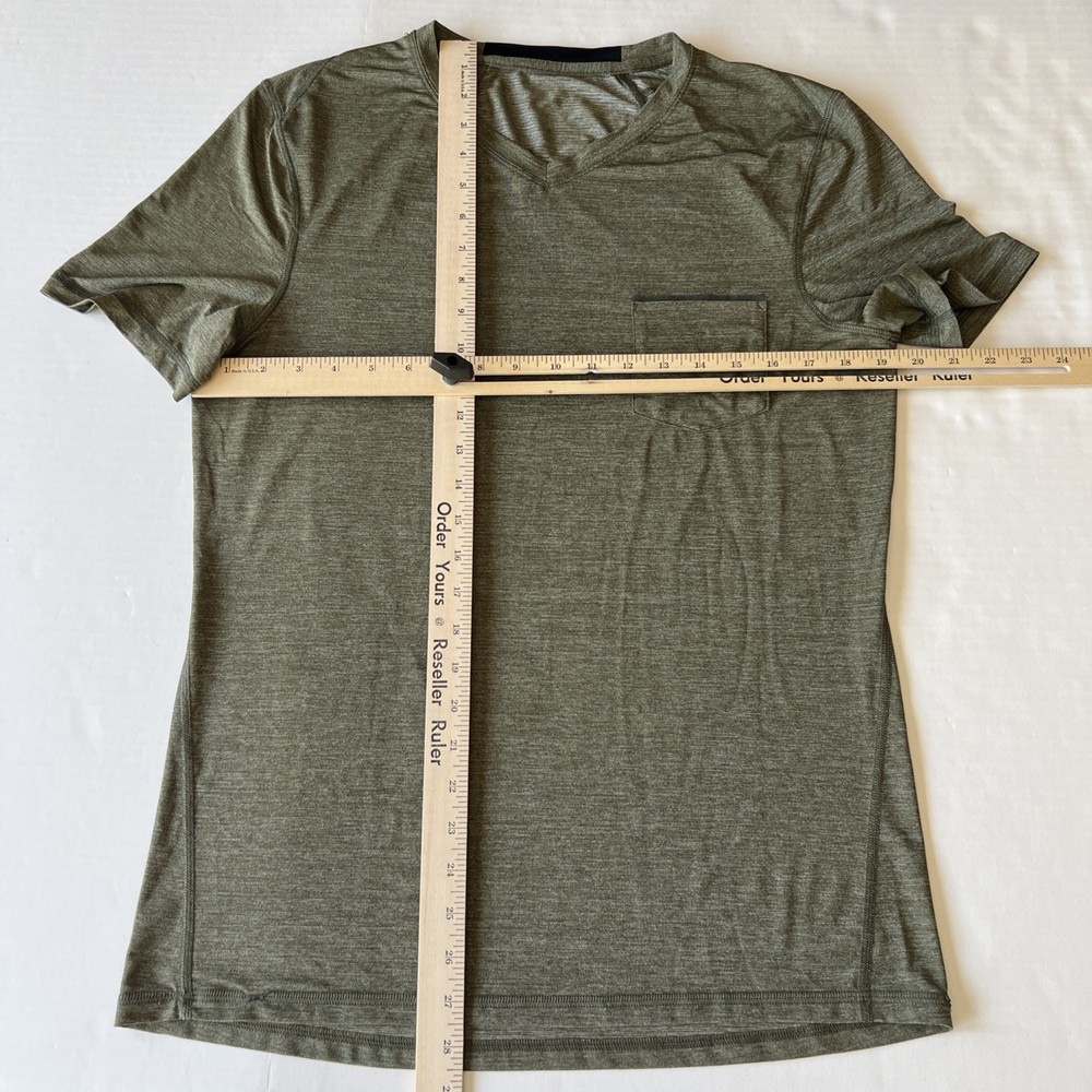 Lululemon T Shirt Men's Medium Green Performance Stretch Pocket Running Gym